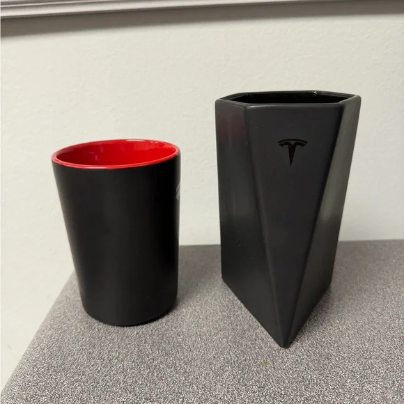 Tesla mug set- 1 black mug, 1 Cyberstein - Picture 2 of 2